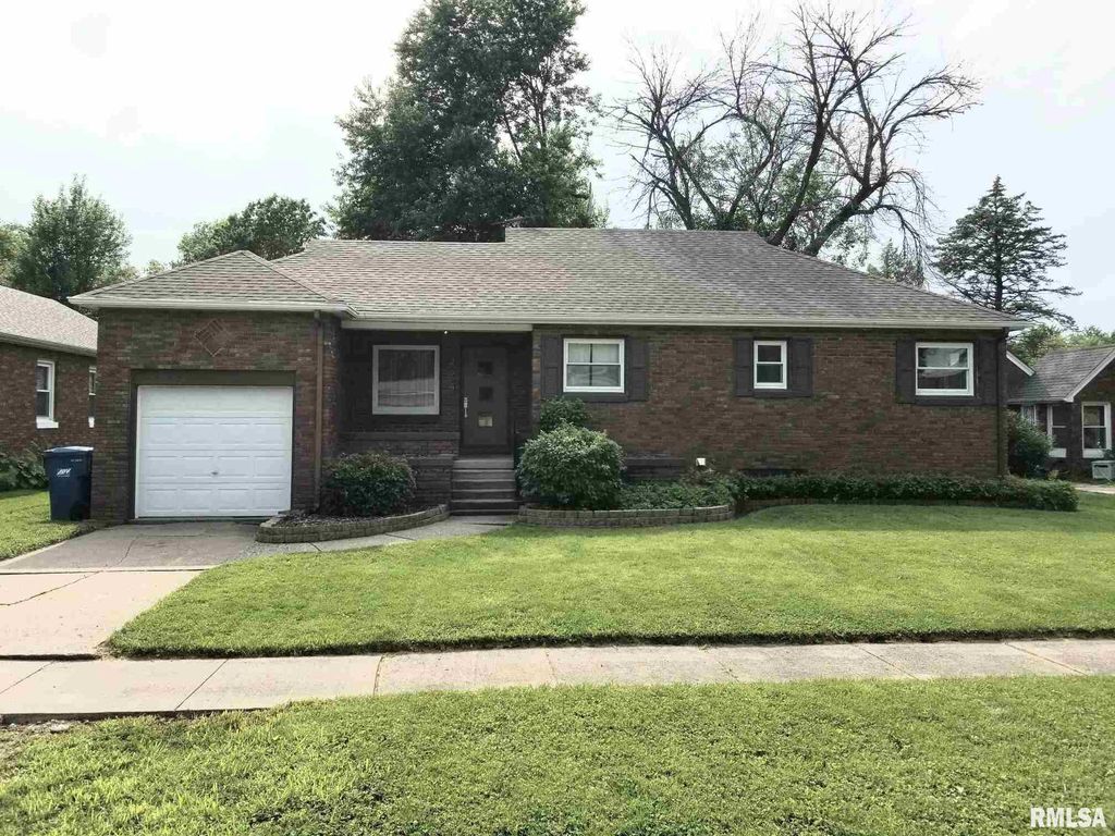 224 N Grove St, Walcott, IA 52773 Trulia