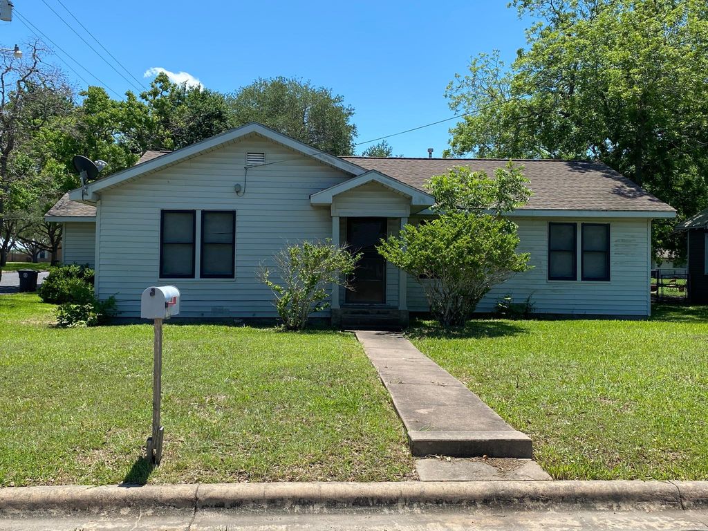 202 Black St, Schulenburg, TX 78956 Trulia