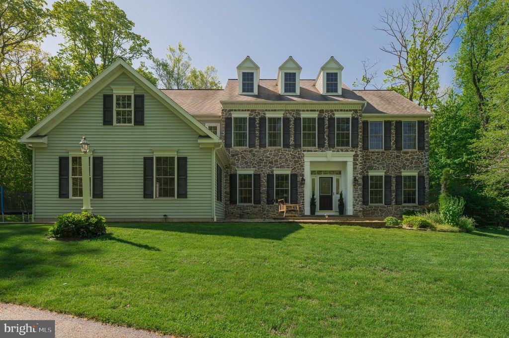 70 Woodland Dr, Honey Brook, PA 19344