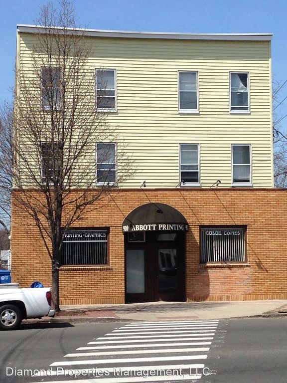910 Dixwell Ave #2L, Hamden, CT 06514