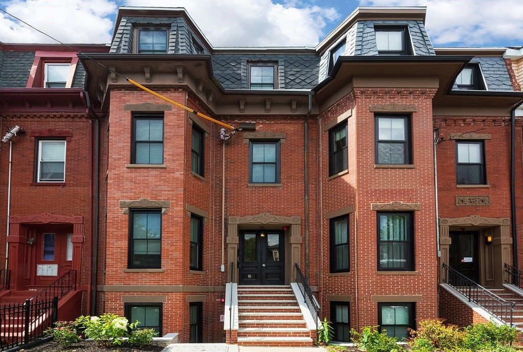 6 Linwood Sq, Roxbury, MA 02119