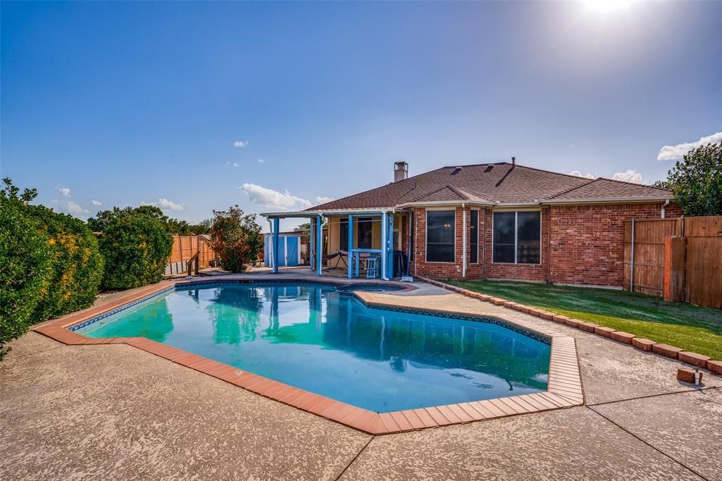2704 Oak Crk, Mesquite, TX 75181