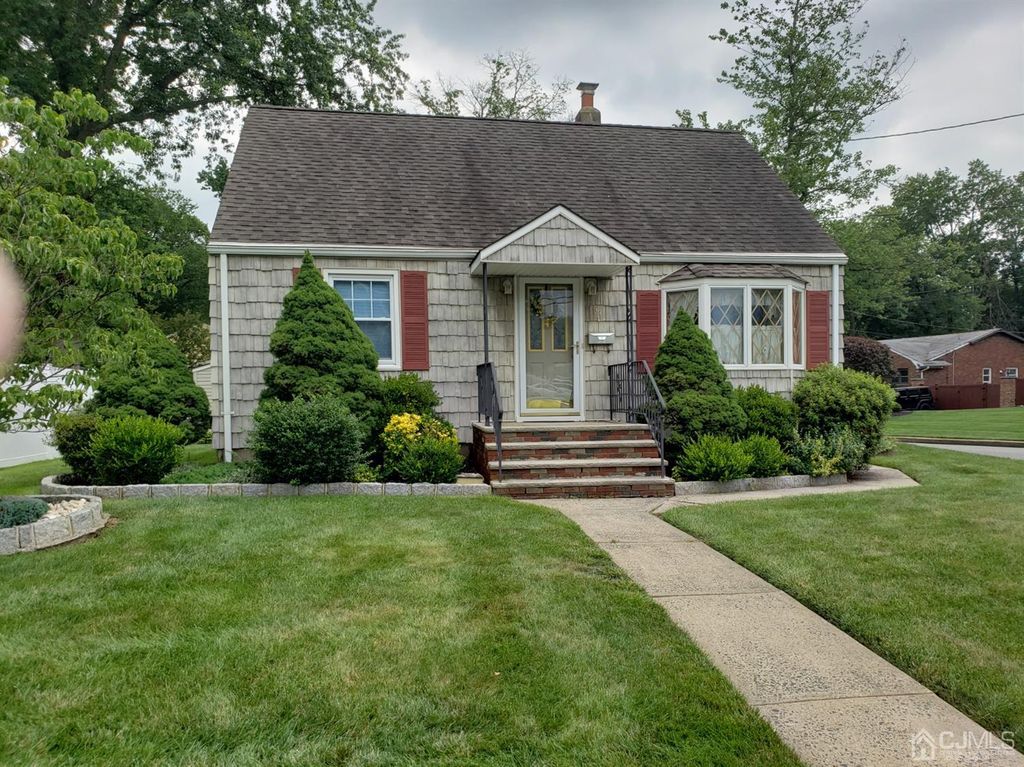 53 W Cliff Rd, Colonia, NJ 07067