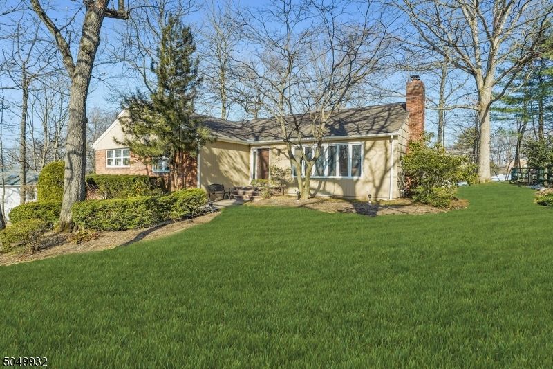 21 Highlands Ave, Springfield, NJ 07081 - 4 Bed, 2.5 Bath Single-Family