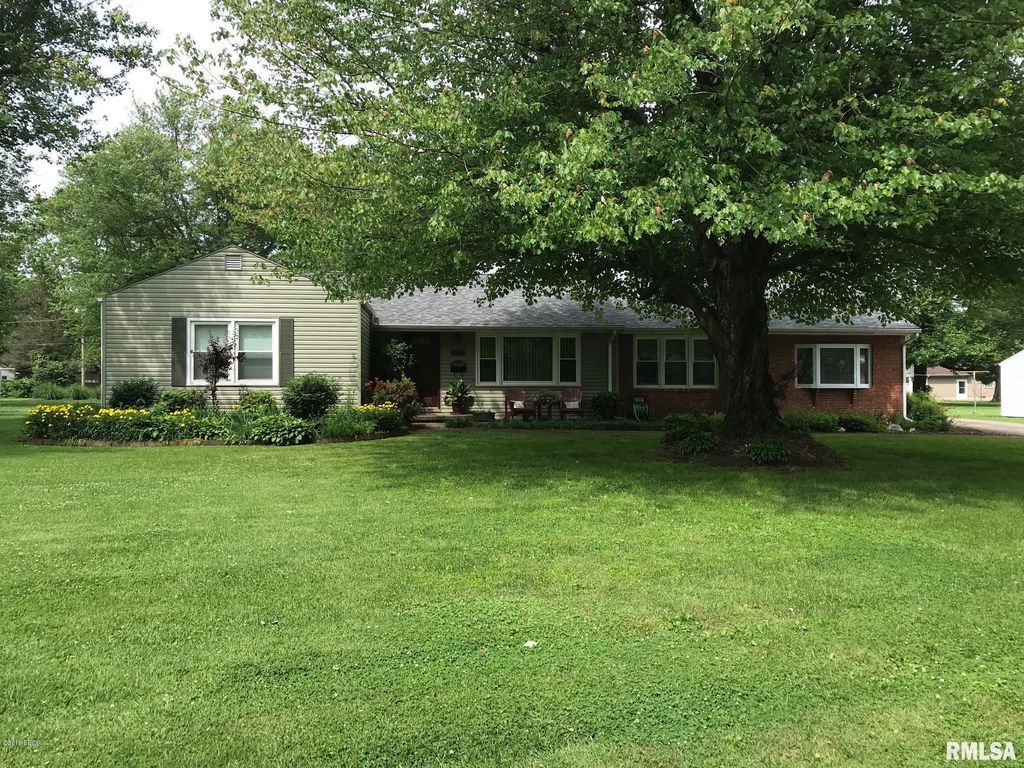 908 Meadow Hills Dr Mc Leansboro IL 3 Bed 2 Bath Single Family 