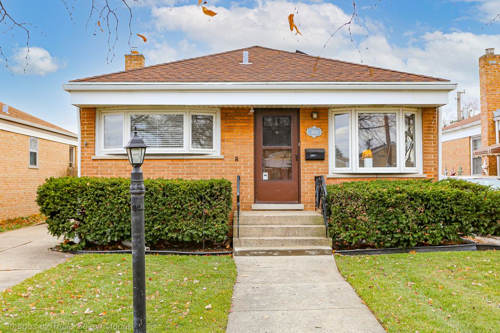 3621 Sarah St, Franklin Park, IL 60131