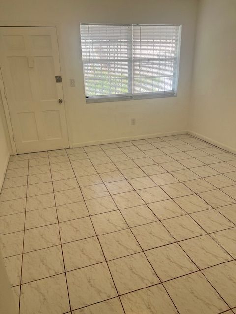 1570 NW 2nd St, Miami, FL 33125