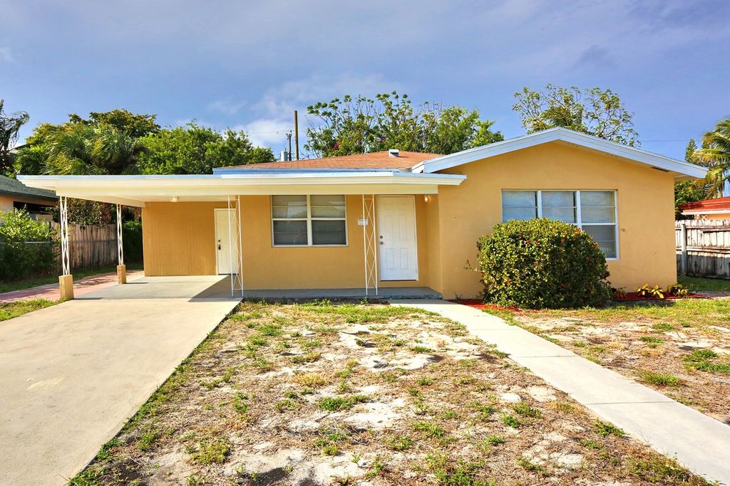 15 SW 8th Ct, Delray Beach, FL 33444