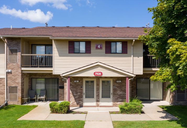 37410 Fountain Park Cir, Westland, MI 48185