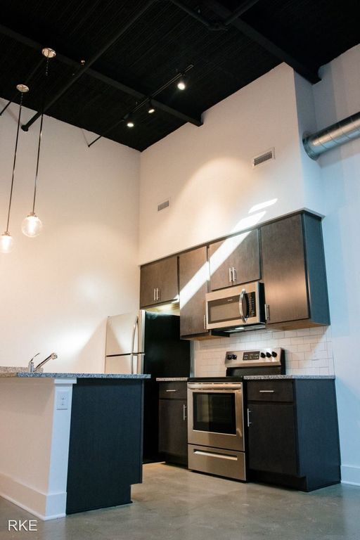 7 Church Ave SW, Roanoke, VA 24011
