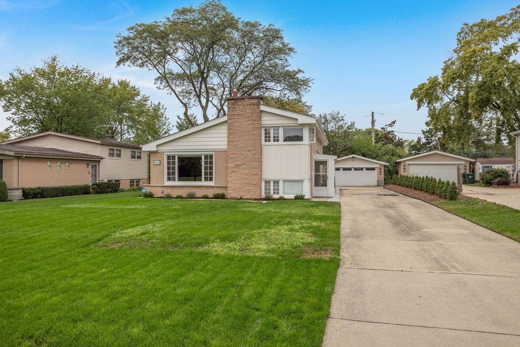 444 Lotus Ln, Glenview, IL 60025