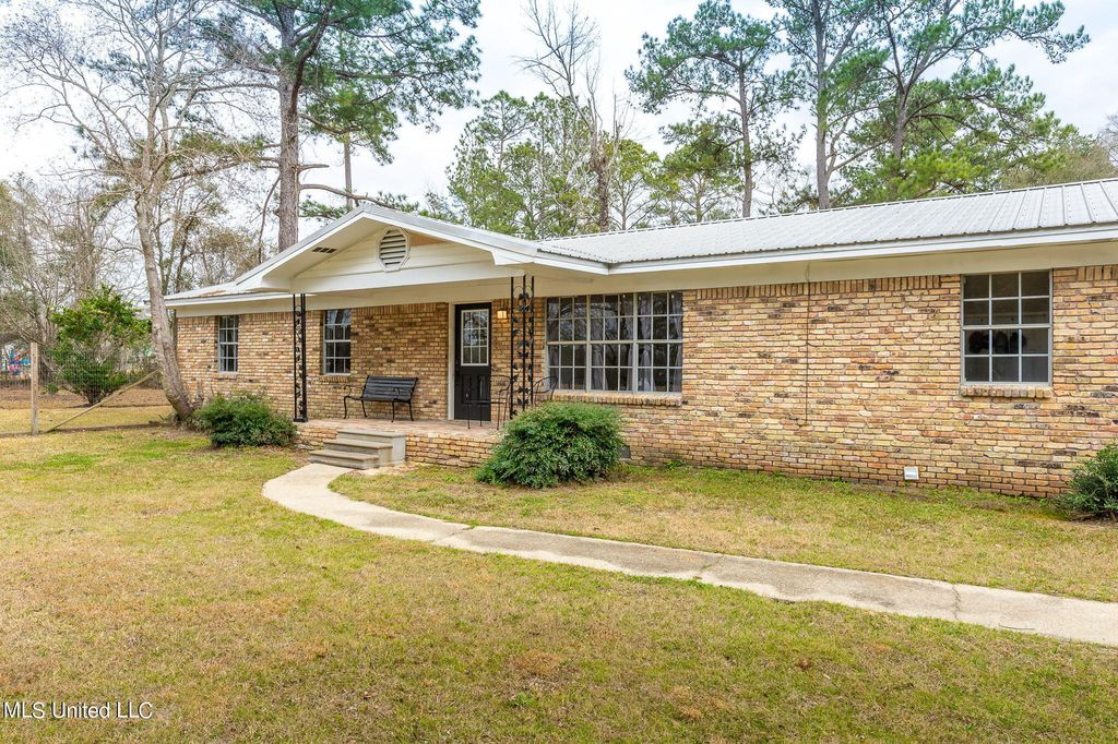 25824 Setina Rd, Lucedale, MS 39452
