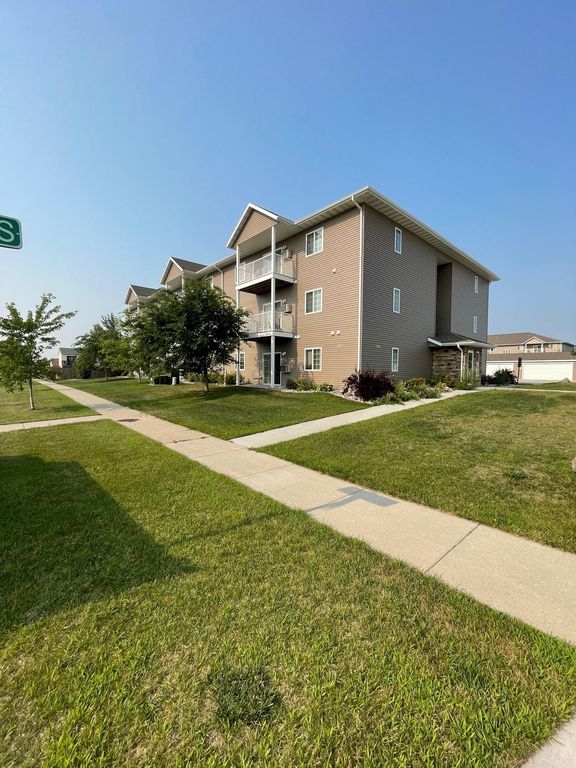 5931 24th St S #306, Fargo, ND 58104