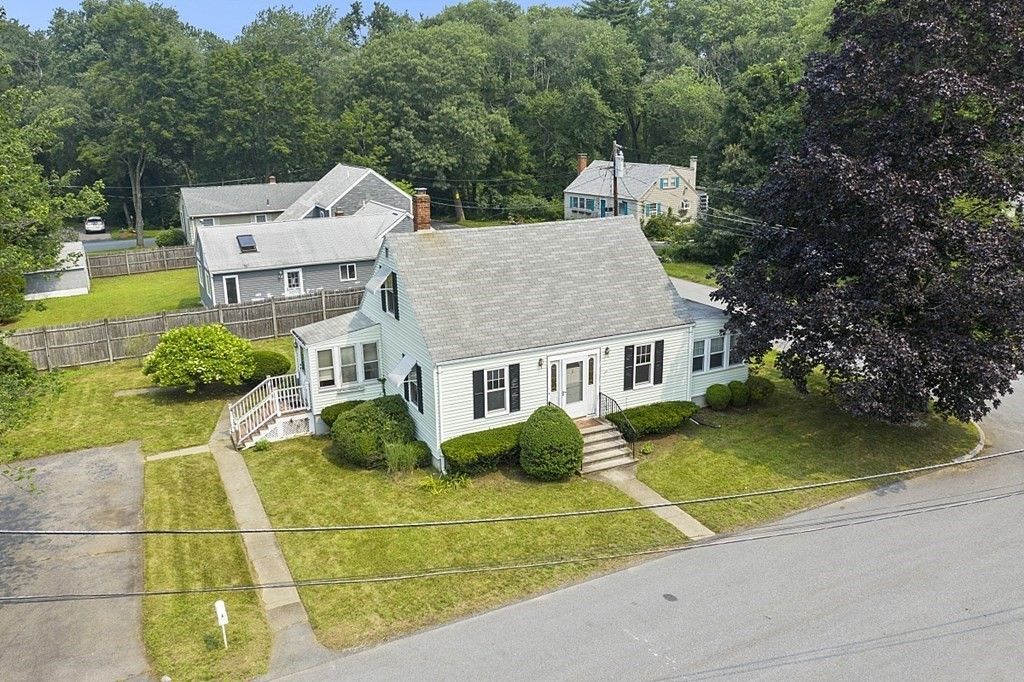 1 Heritage Dr, Reading, MA 01867