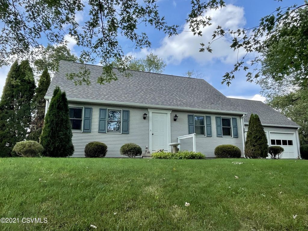 308 Fairview Dr, Lewisburg, PA 17837