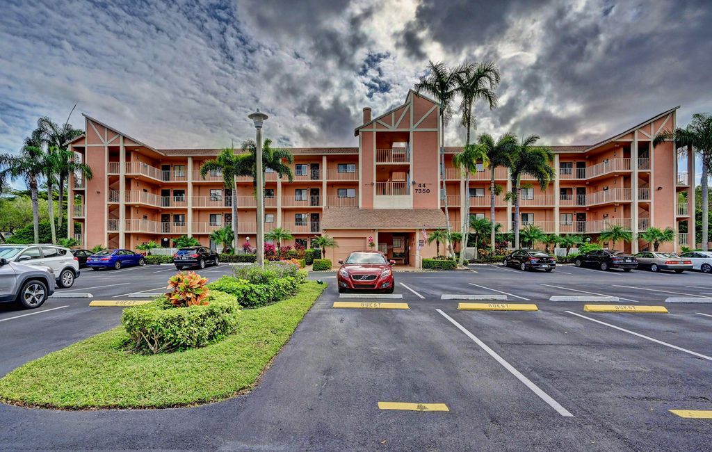 7350 Kinghurst Dr 301, Delray Beach, FL 2 Bed, 2 Bath 7350 Kinghurst Dr 301, Delray Beach, FL 2 Bed, 2 Bath