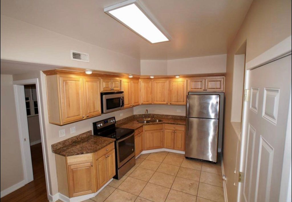 7132 32nd St #1, Berwyn, IL 60402