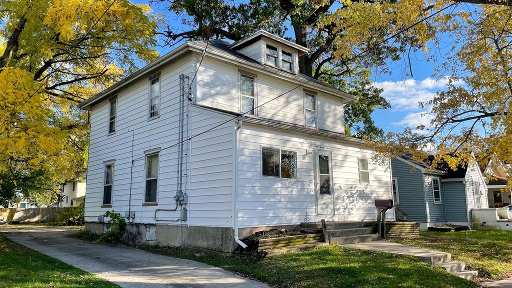 821 Blackhawk Blvd, South Beloit, IL 61080