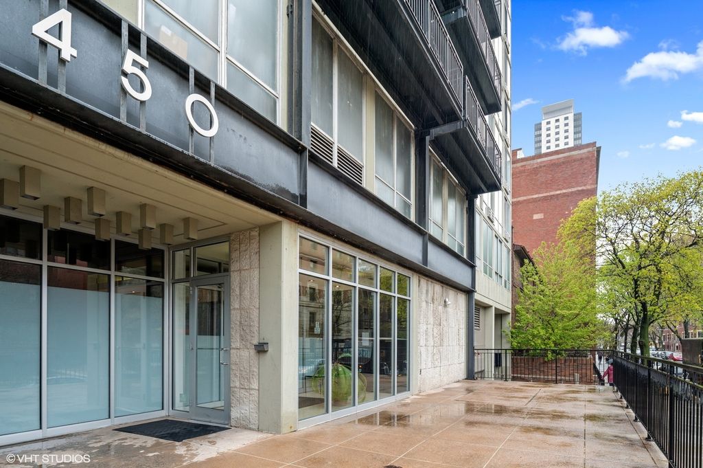 450 W Briar Pl #12K, Chicago, IL 60657