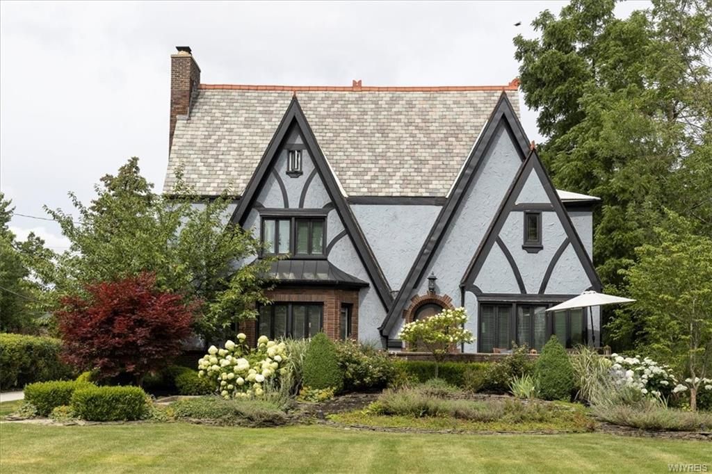 1136 Eggert Rd, Amherst, NY 14226