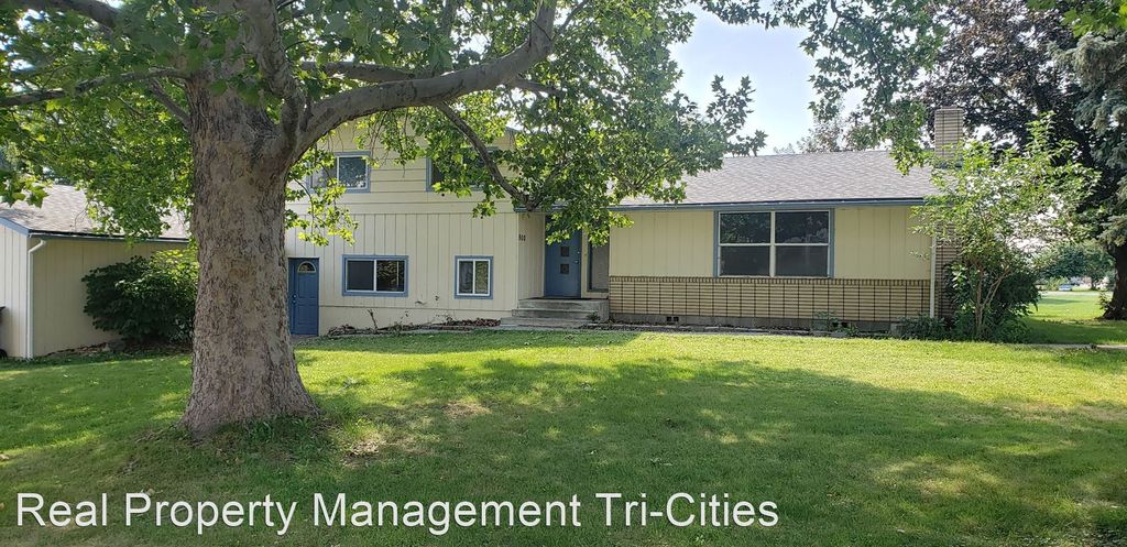 900 9th St, Benton City, WA 99320