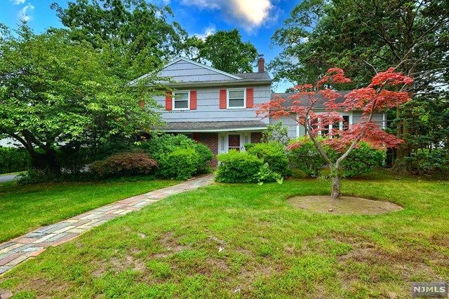 31 Geraldine Rd, Englewood Cliffs, NJ 07632
