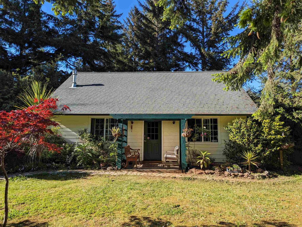 1290 W  Madison Ave, Crescent City, CA 95531