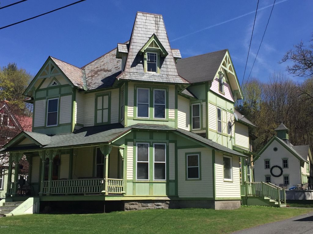 21 Summer St, Adams, MA 01220 See Est. Value, Schools & More