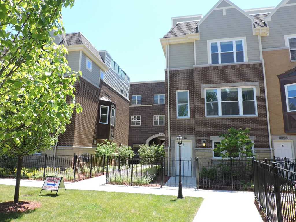 1818 W 103rd St, Chicago, IL 60643