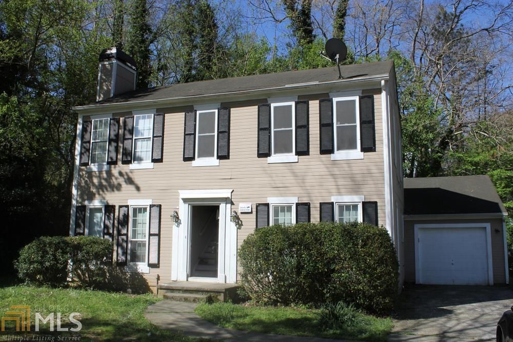 527 Crestridge Ct, Stone Mountain, GA 30083