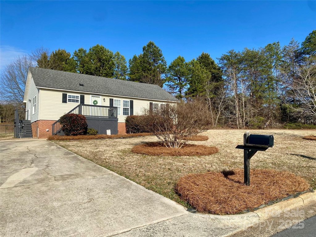 1520 Yellowstone Ct, Gastonia, NC 28054