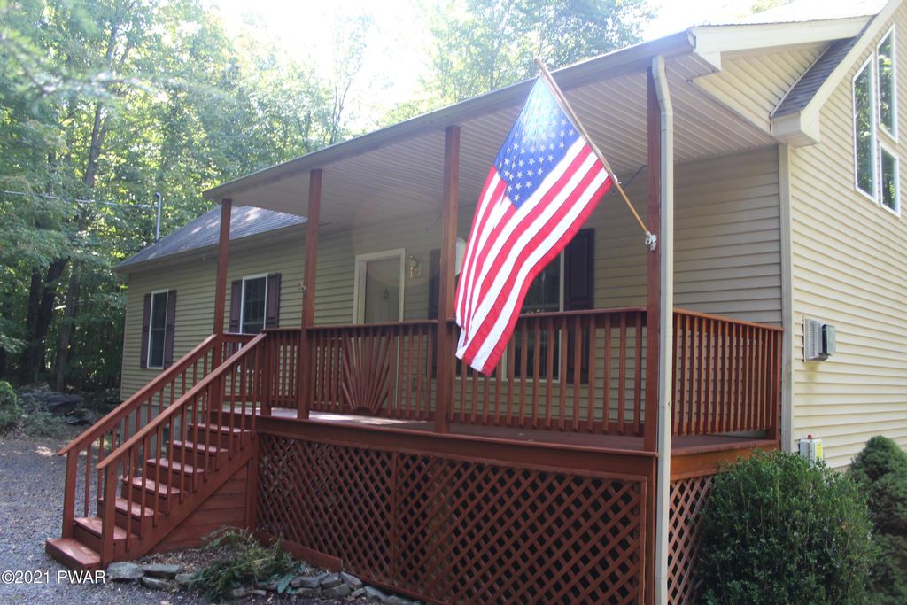 133 Ridge View Rd, Lake Ariel, PA 18436