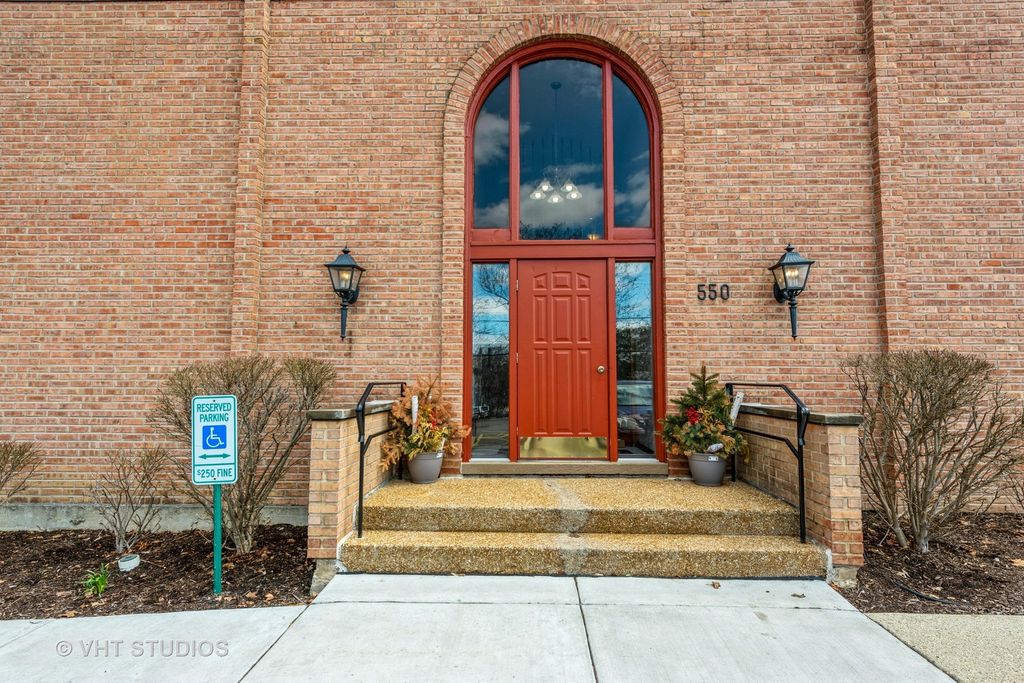 550 E Main St E #1D, Barrington, IL 60010