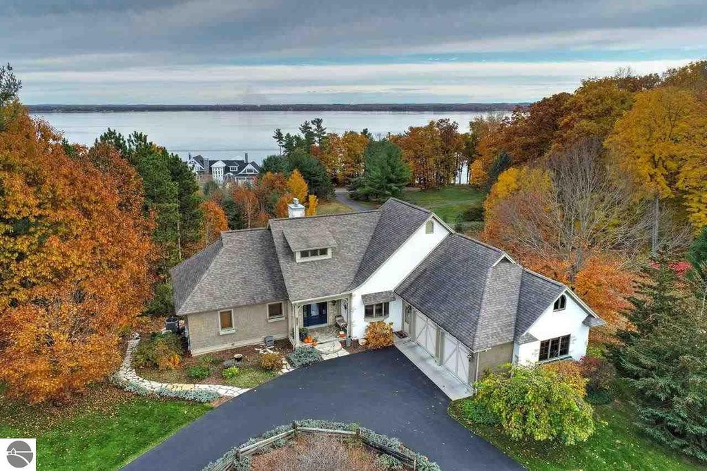 10829 Talon Ct, Traverse City, MI 49686