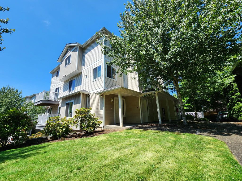 215 23rd Ave  SW #15, Puyallup, WA 98371