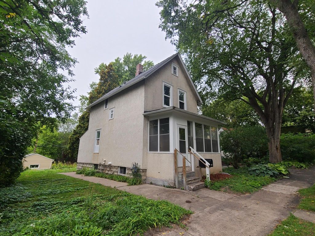 142 Warwick St SE, Minneapolis, MN 55414
