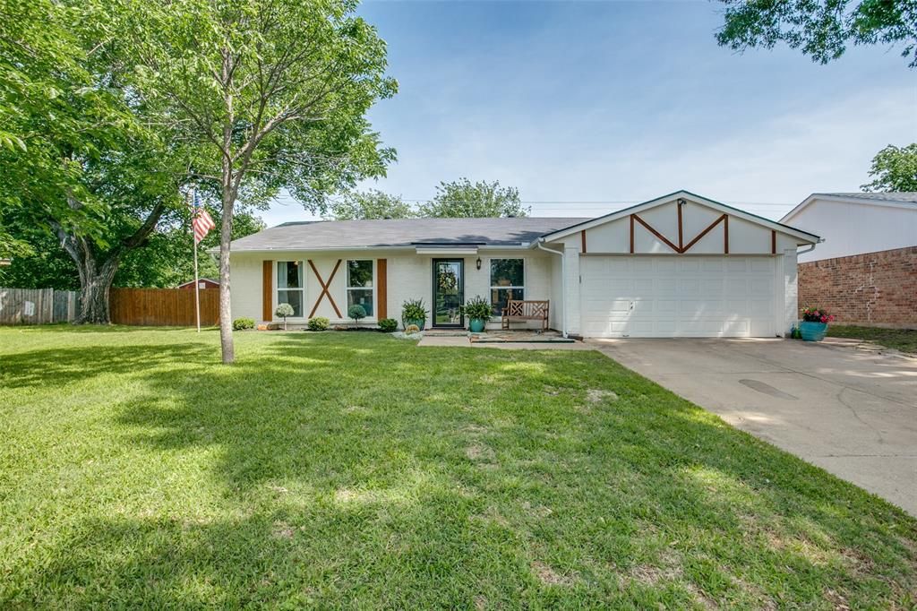 5833 Denise Dr, Haltom City, TX 76148