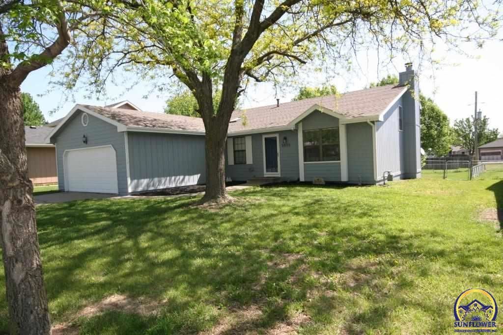 2836 SW Arvonia Pl, Topeka, KS 66614