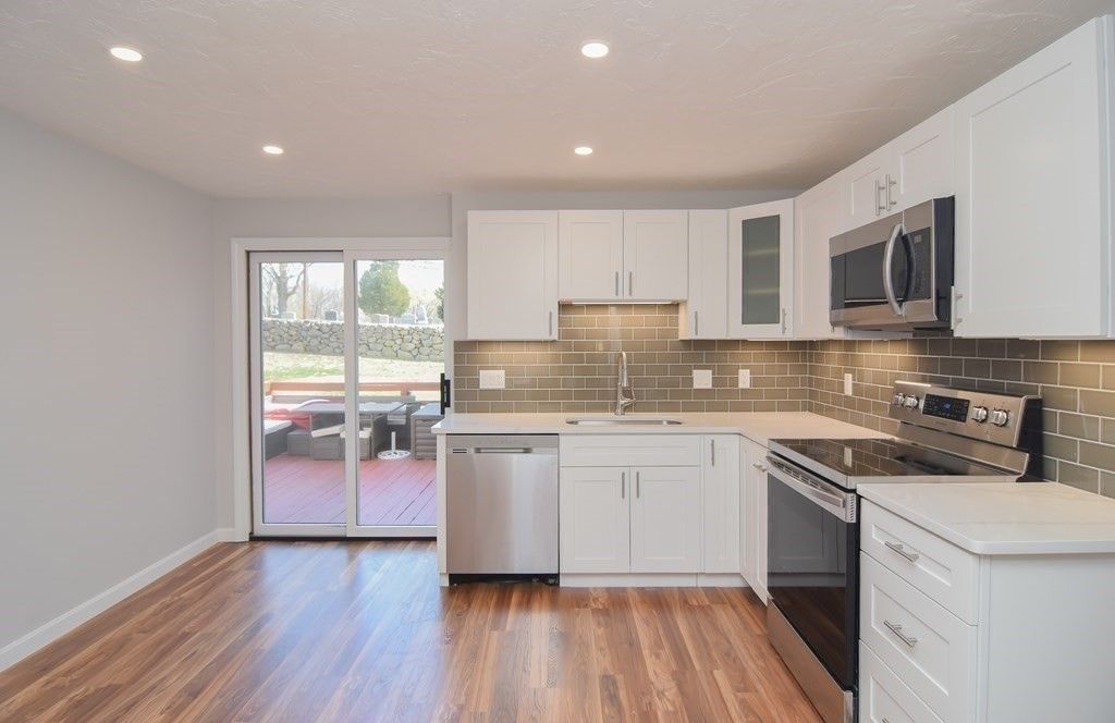 301 Grove St #301, West Roxbury, MA 02132