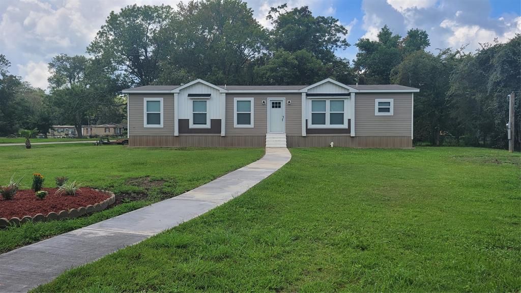 102 Coker St, Jones Creek, TX 77541