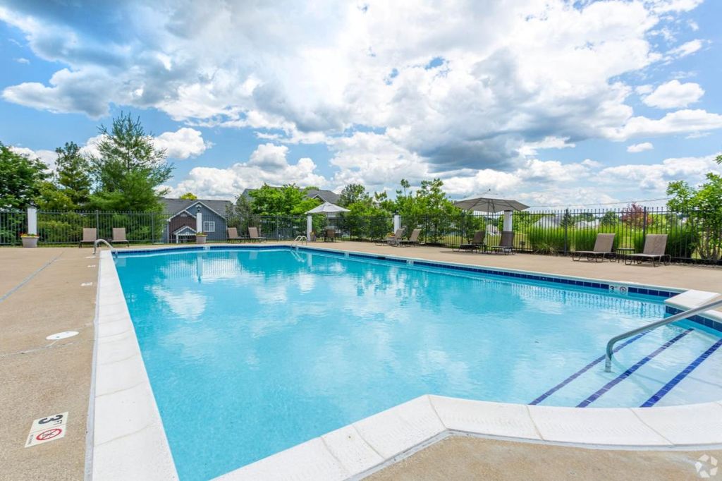 10400 Shadow Ridge Ln, Louisville, KY 40241