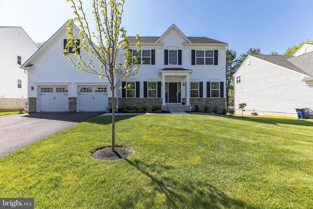 5 Grace Dr, Marlton, NJ 08053