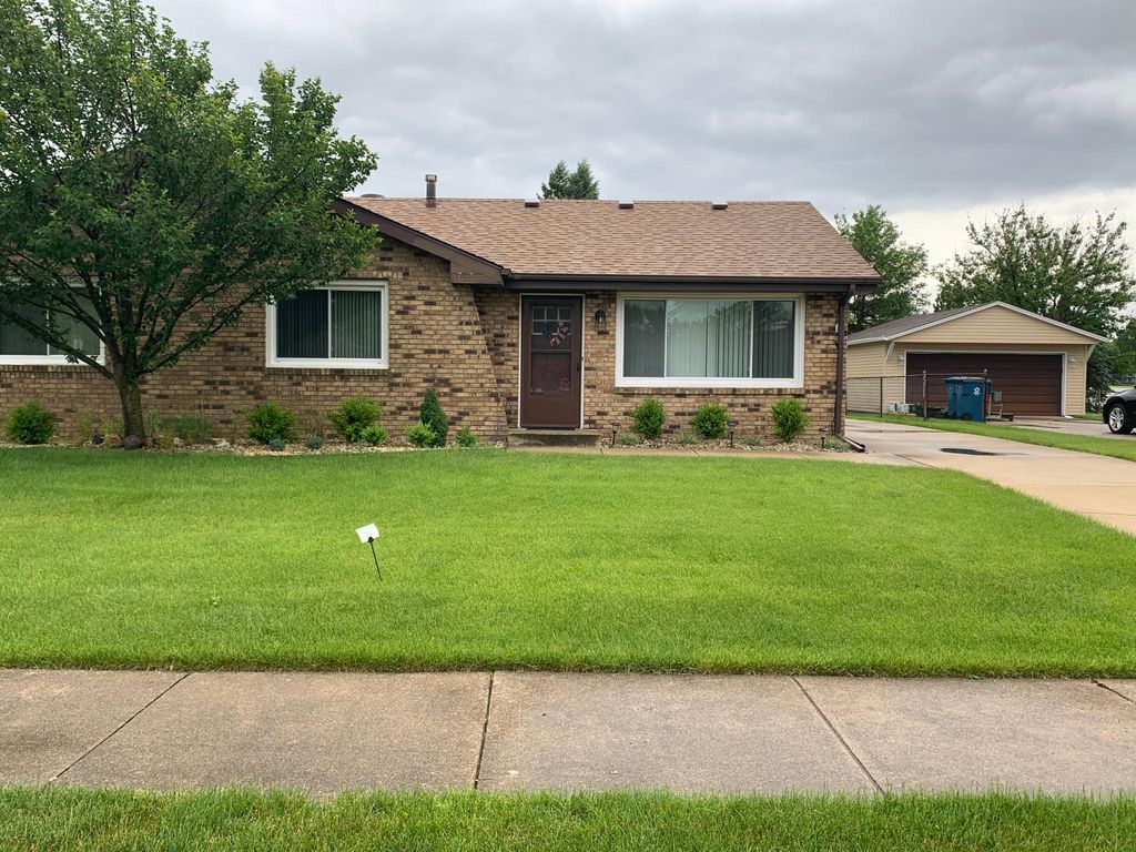 727 James Wittchen Dr, Schererville, IN 46375