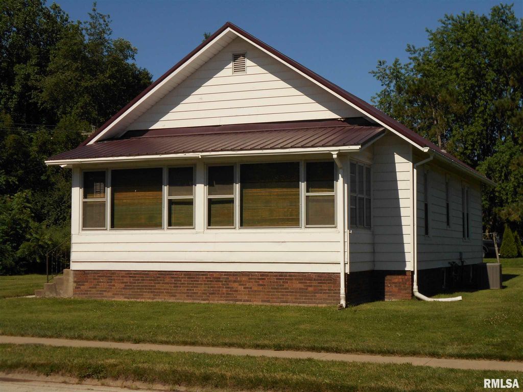318 N Pearl St, Macomb, IL 61455