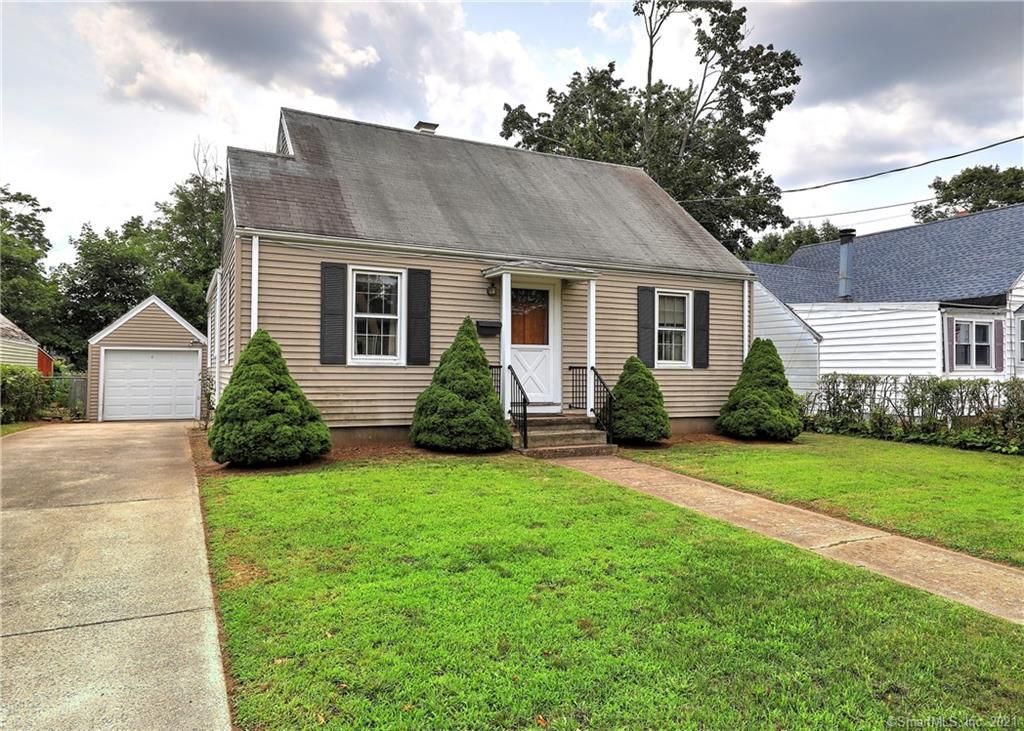 174 Bradley Ave, Hamden, CT 06514