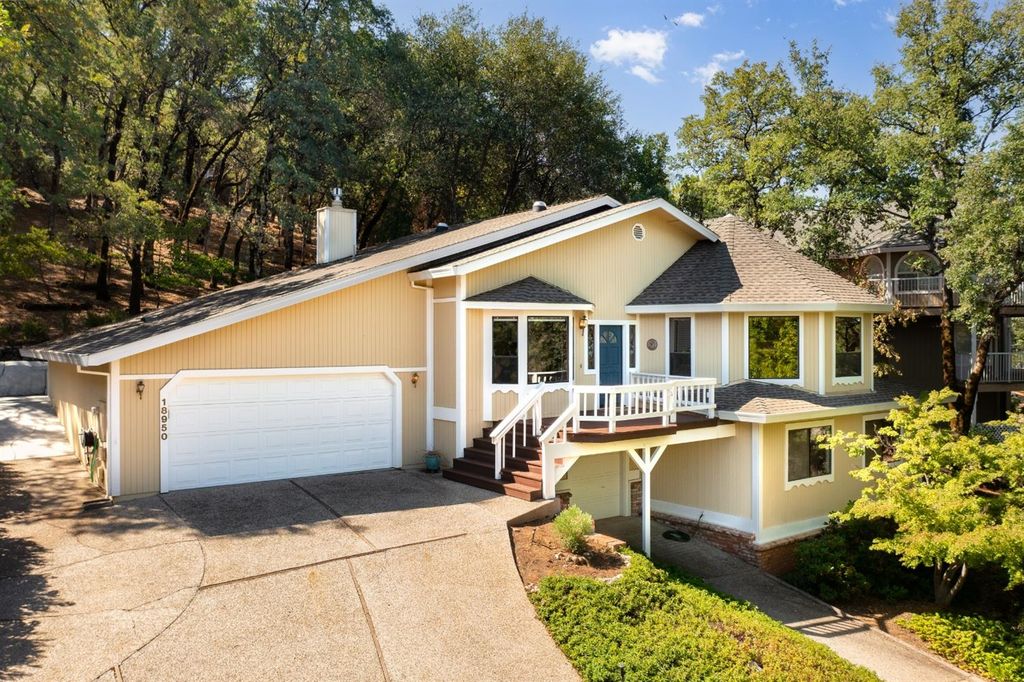 18950 Hummingbird Dr, Penn Valley, CA 95946