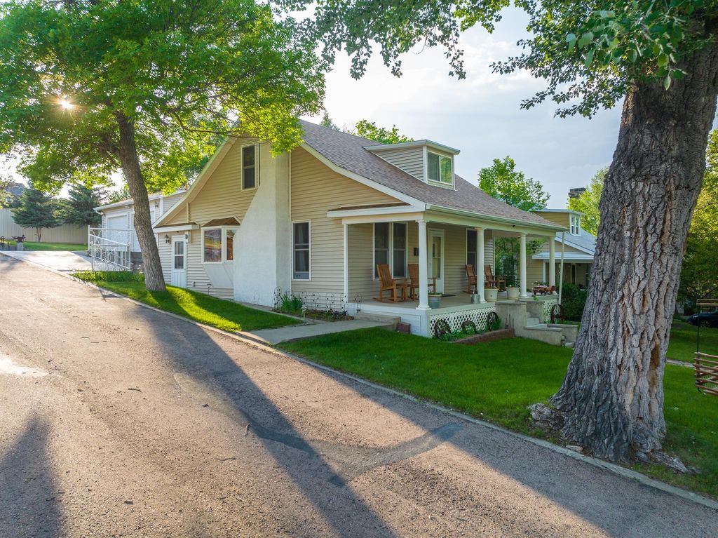 110 S  Connor St, Hot Springs, SD 57747
