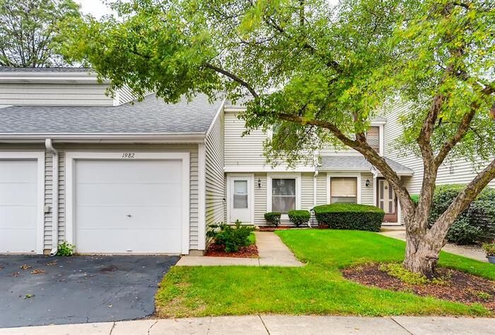 1982 Georgetown Ln, Hoffman Estates, IL 60169