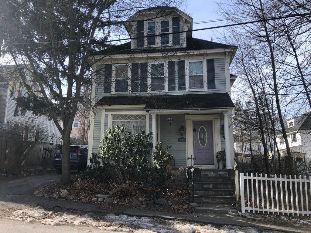 618 Beacon St, Lowell, MA 01850