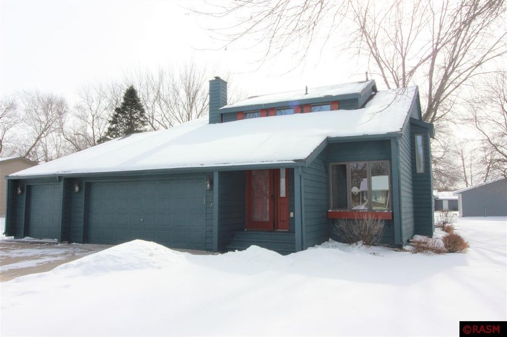 217 Bittersweet Ln, Mankato, MN 56001